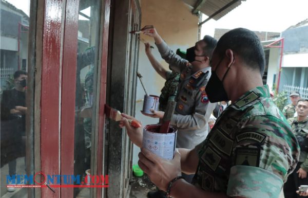 TNI Polri di Kota Malang Kolaborasi Lakukan Pengecatan 10 Rumah Penyandang Disabilitas