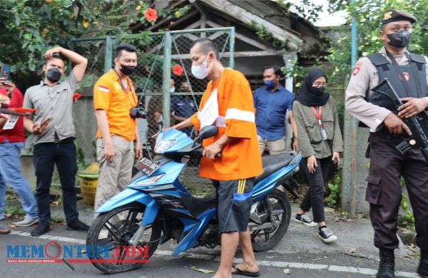 Tersangka Pembunuhan Ibu Angkat di Kota Malang Peragakan 23 Adegan dalam Rekonstruksi