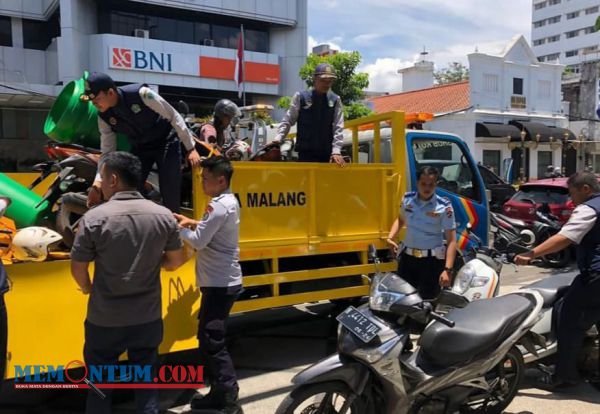 Dishub Kota Malang Tertibkan Ratusan Kendaraan Parkir Liar