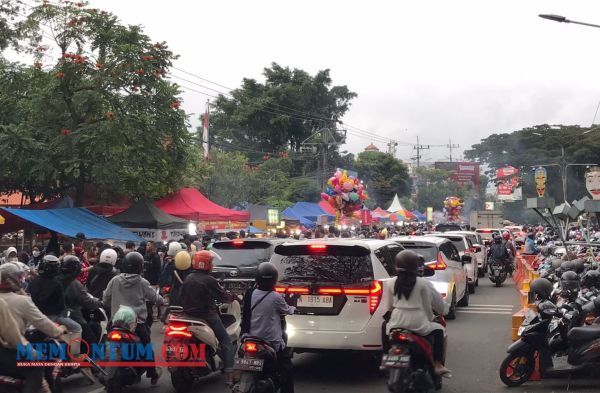 Menilik Tradisi Pasar Takjil Suhat Kota Malang dan Kemacetan yang Ditimbulkan