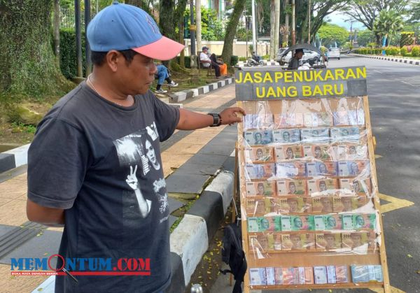 Jasa Penukaran Uang Baru di Kota Malang Lesu Peminat